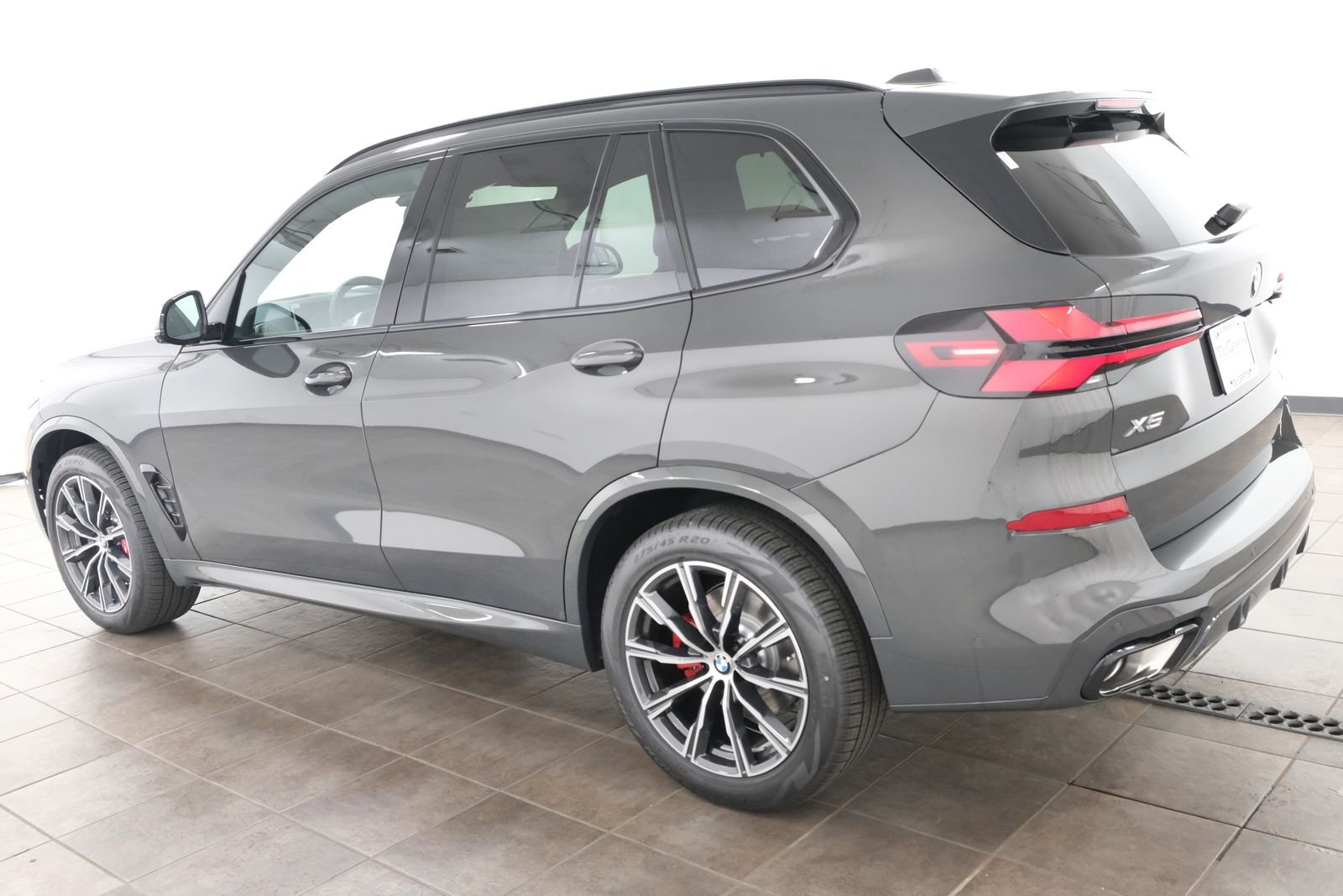 New 2026 Dravit Grey Metallic BMW xDrive40i image 3