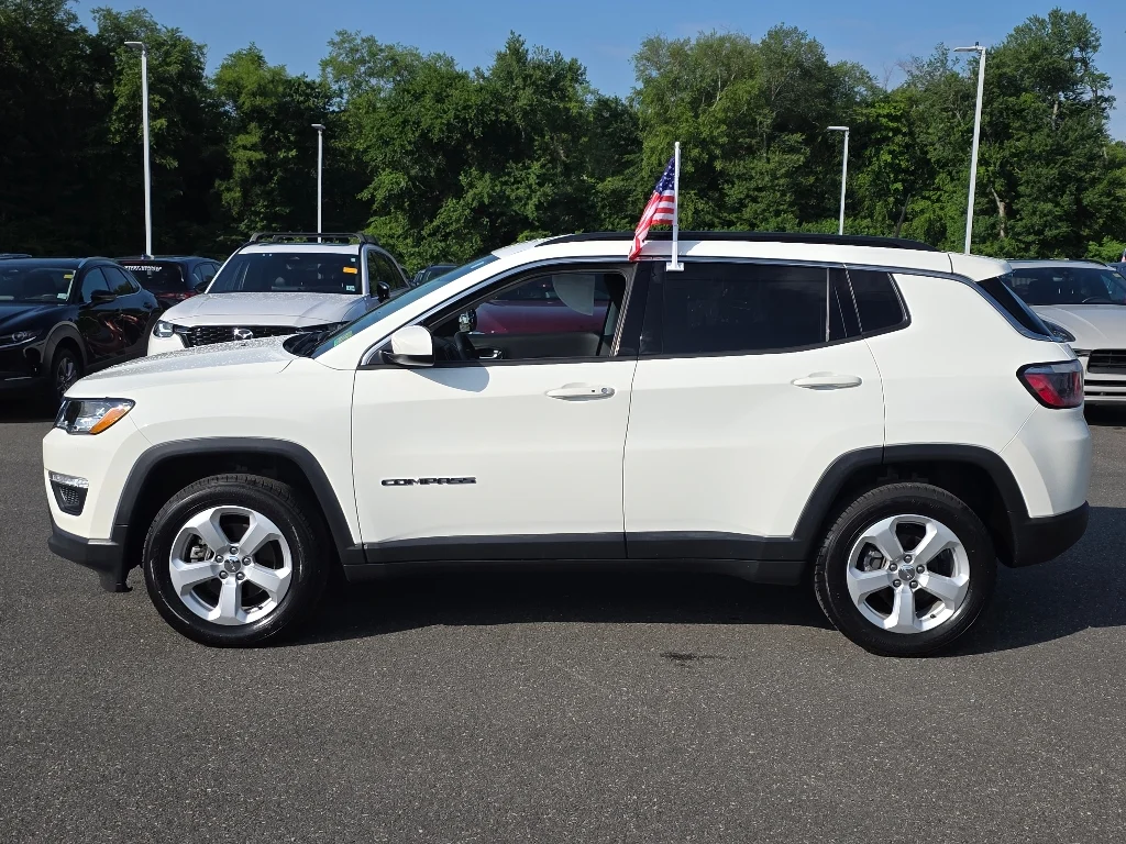 Used 2017 White Clear Coat Jeep Latitude image 12