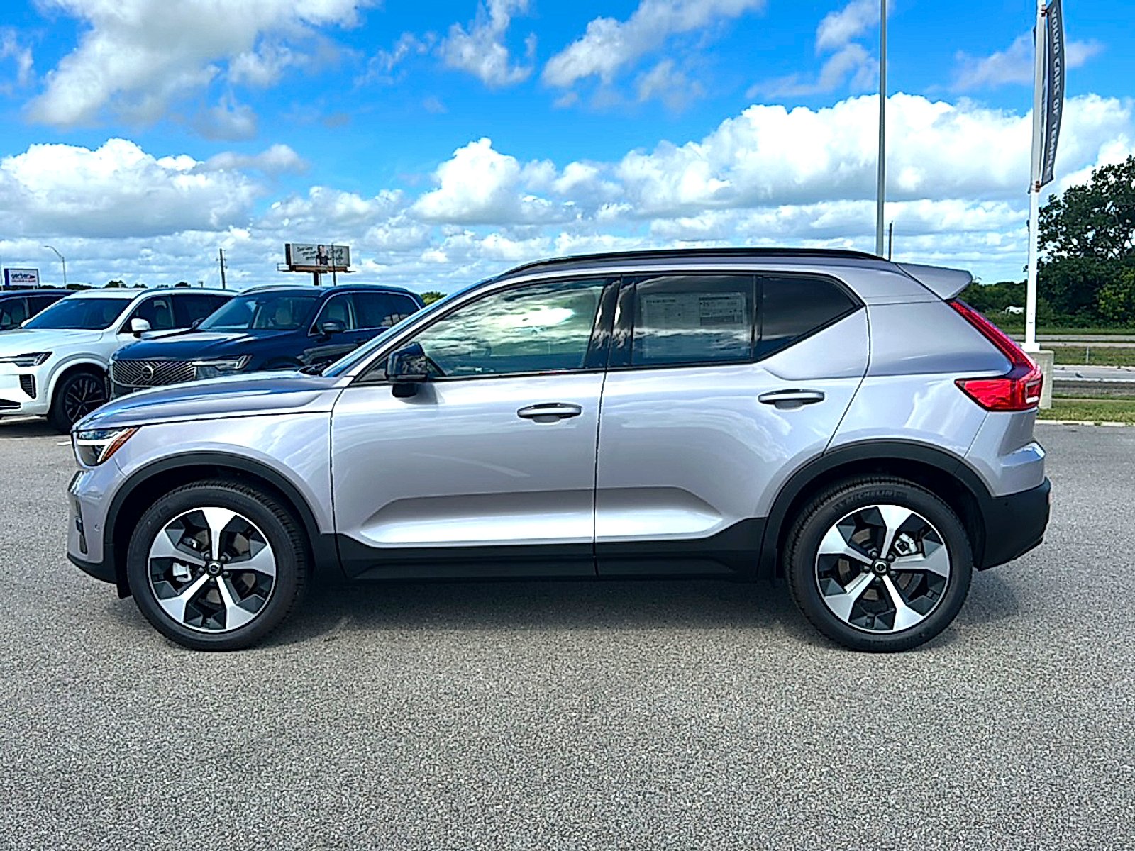 New 2026 Aurora Silver Volvo Plus image 5