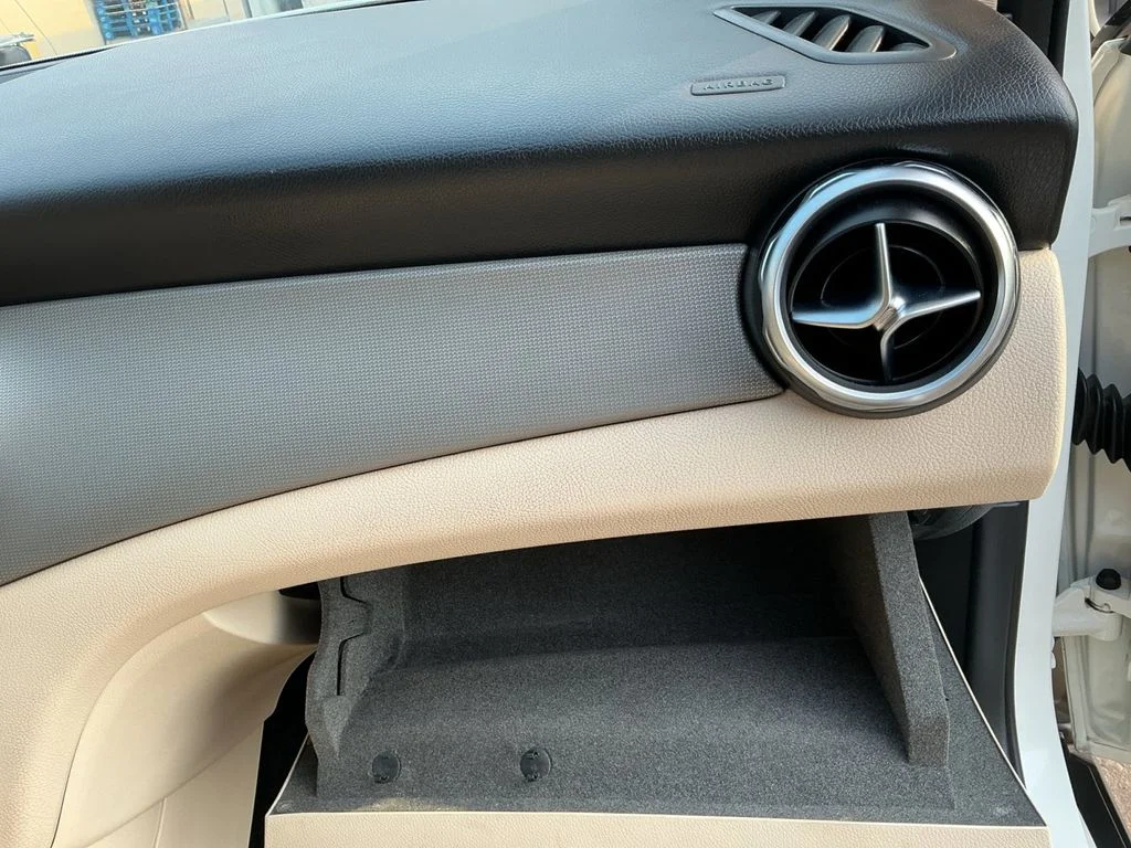 Used 2018 White Mercedes-Benz GLA 250 image 29