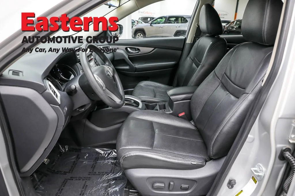 Used 2016 Silver Nissan SV image 14