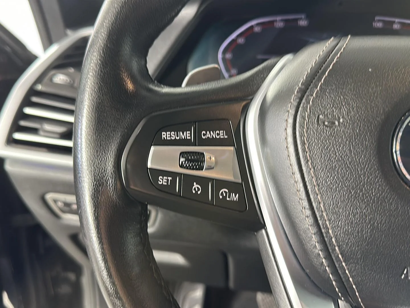 Used 2021 Jet Black BMW xDrive40i image 15