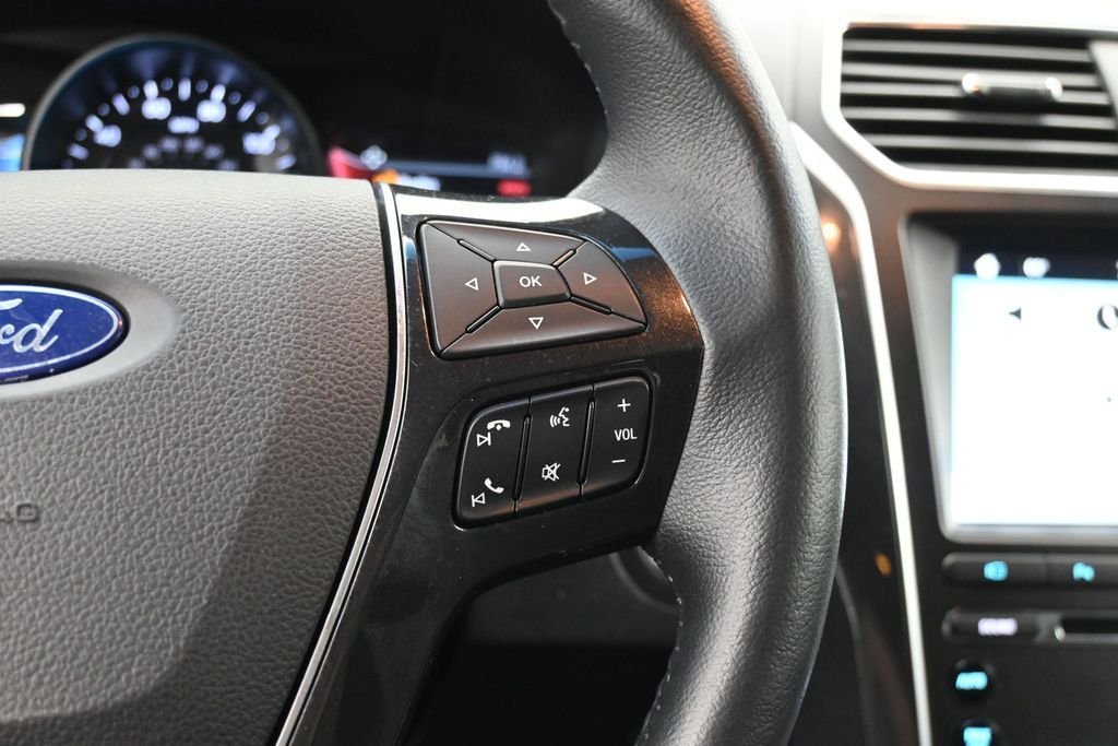 Used 2017 White Ford Limited image 32