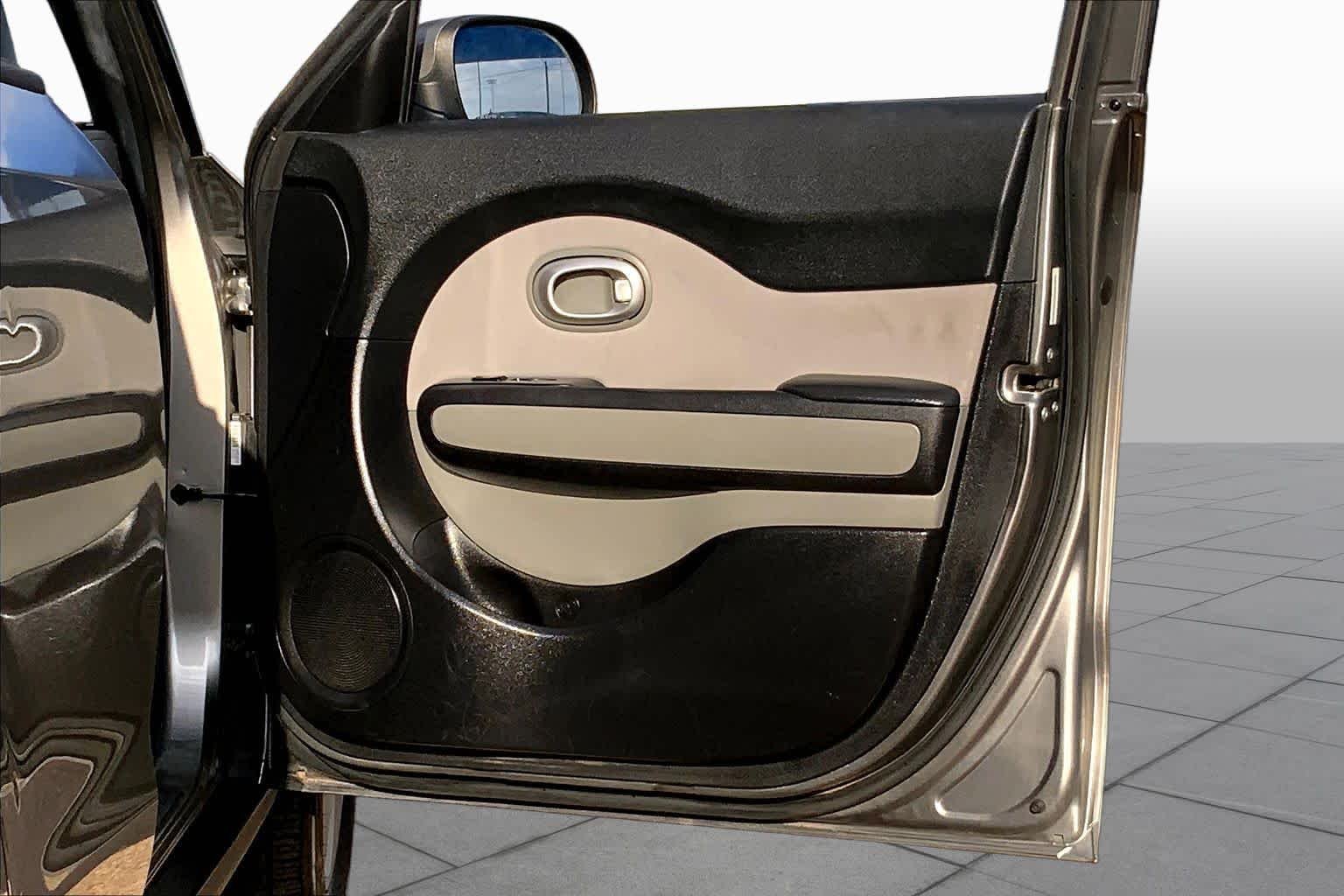 Used 2014 Titanium Gray Kia Base image 23