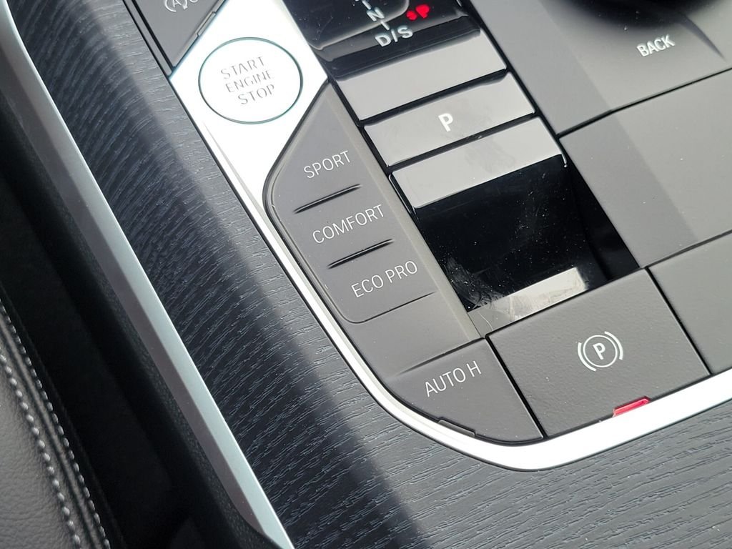 2025 BMW 3 Series 330i - Photo 25