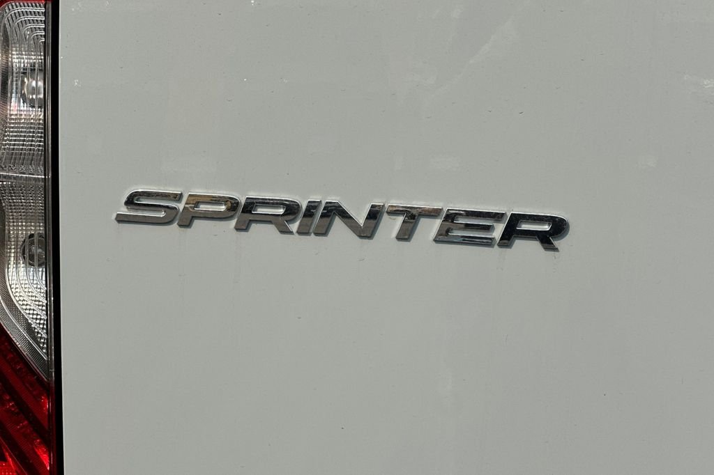 Used 2024  Mercedes-Benz Cargo 170 WB image 25