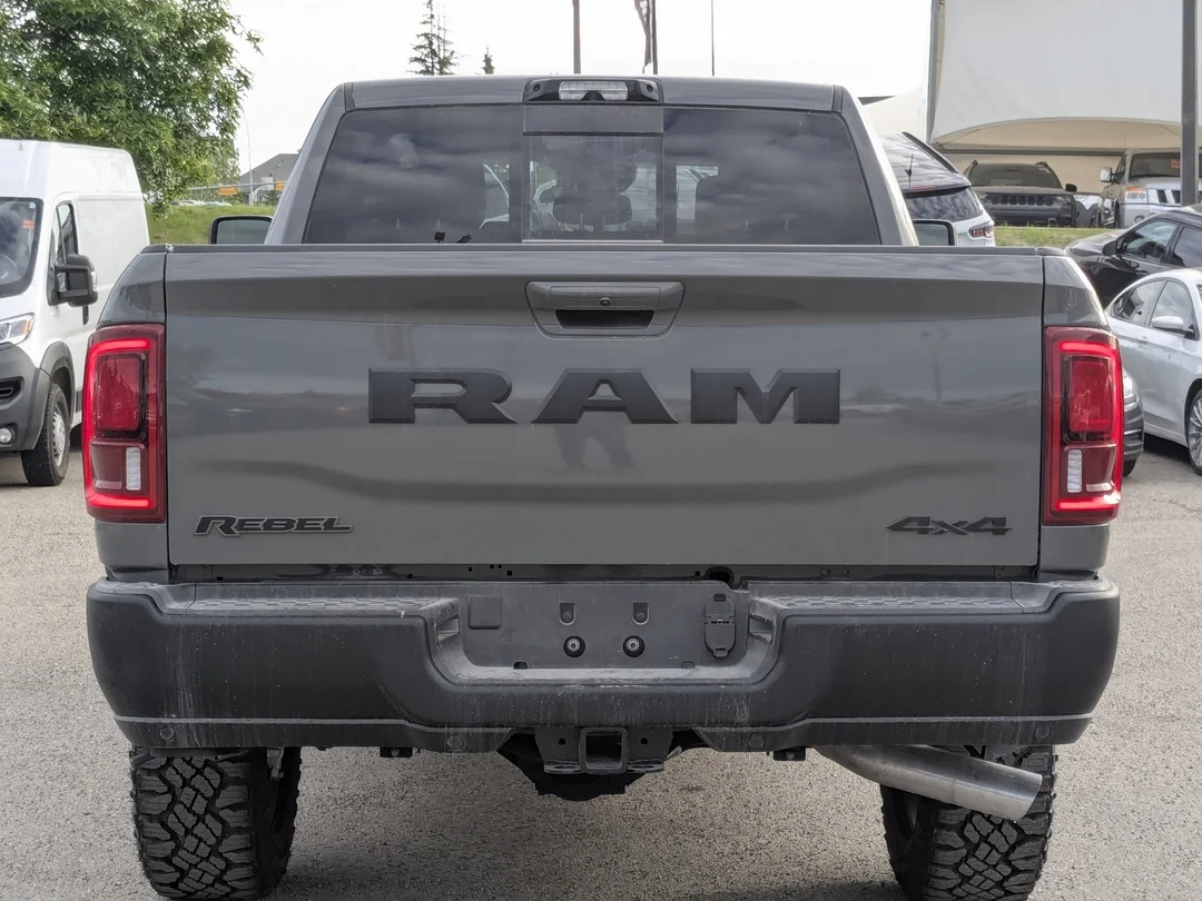 New 2026 Grey RAM Rebel - - 4x4 - 6.7L HO Diesel - Level 2 Pkg w/ 14.4 Screen - Rear Auto-Level Air Susp & More! image 7