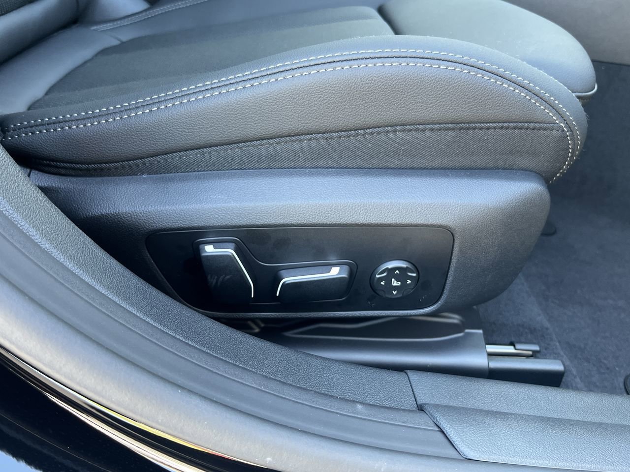 2025 BMW i4 40 - Photo 37