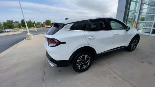 2025 Kia Sportage LX - Photo 2