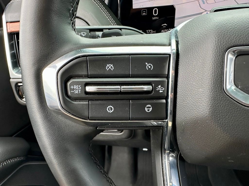 Used 2025 White GMC Denali image 37