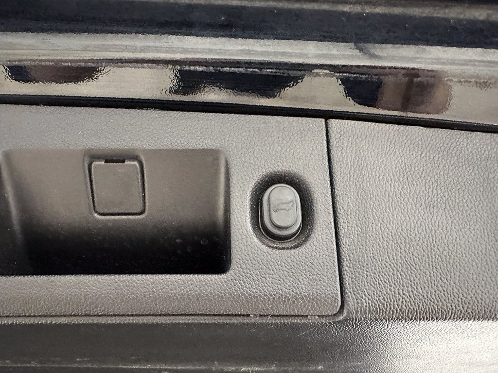 Used 2018 BLACK Chevrolet LT image 13