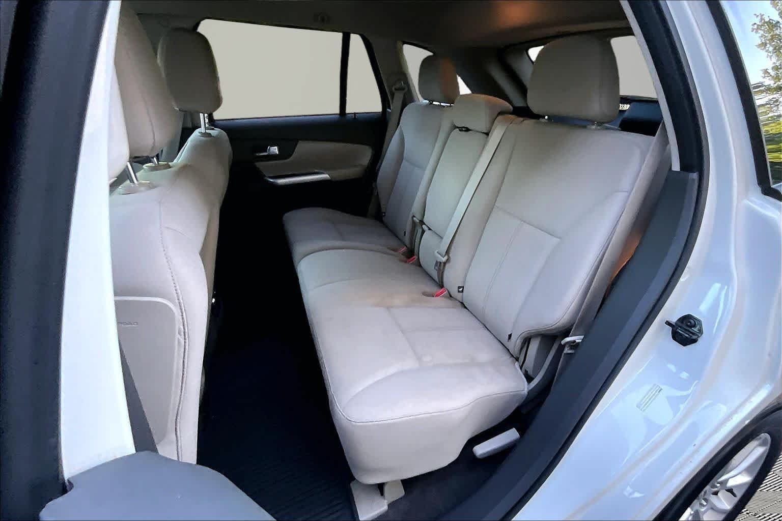 Used 2013 White Suede Ford SE image 21