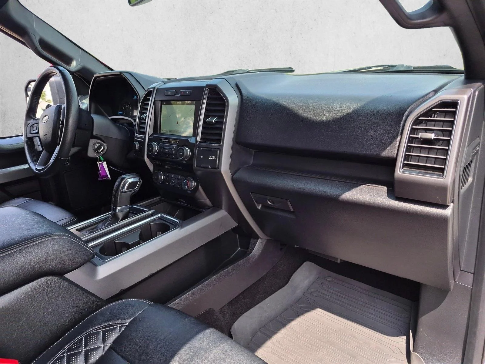 Used 2018 Oxford White Ford XLT image 22