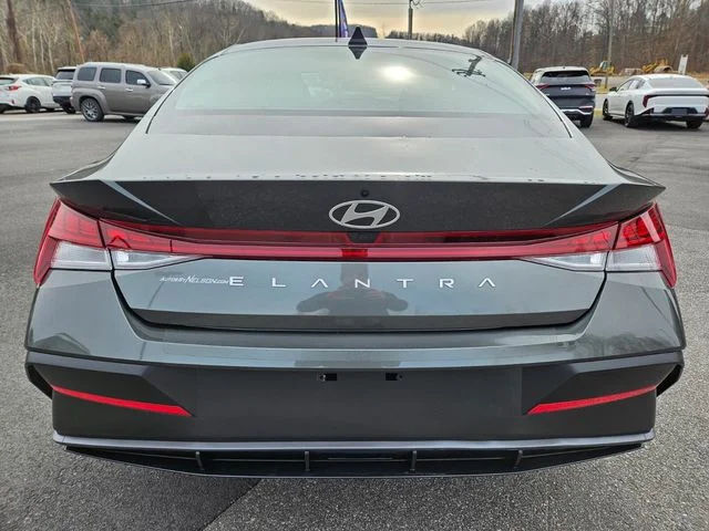 Used 2024 Gray Hyundai SEL image 7