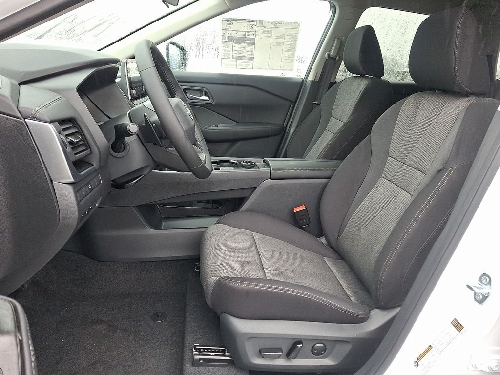 2026 Nissan Rogue — photo 8