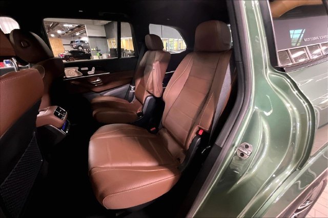 New 2026 MANUFAKTUR Ireland Mid Green Metallic Mercedes-Benz GLS 450 image 37