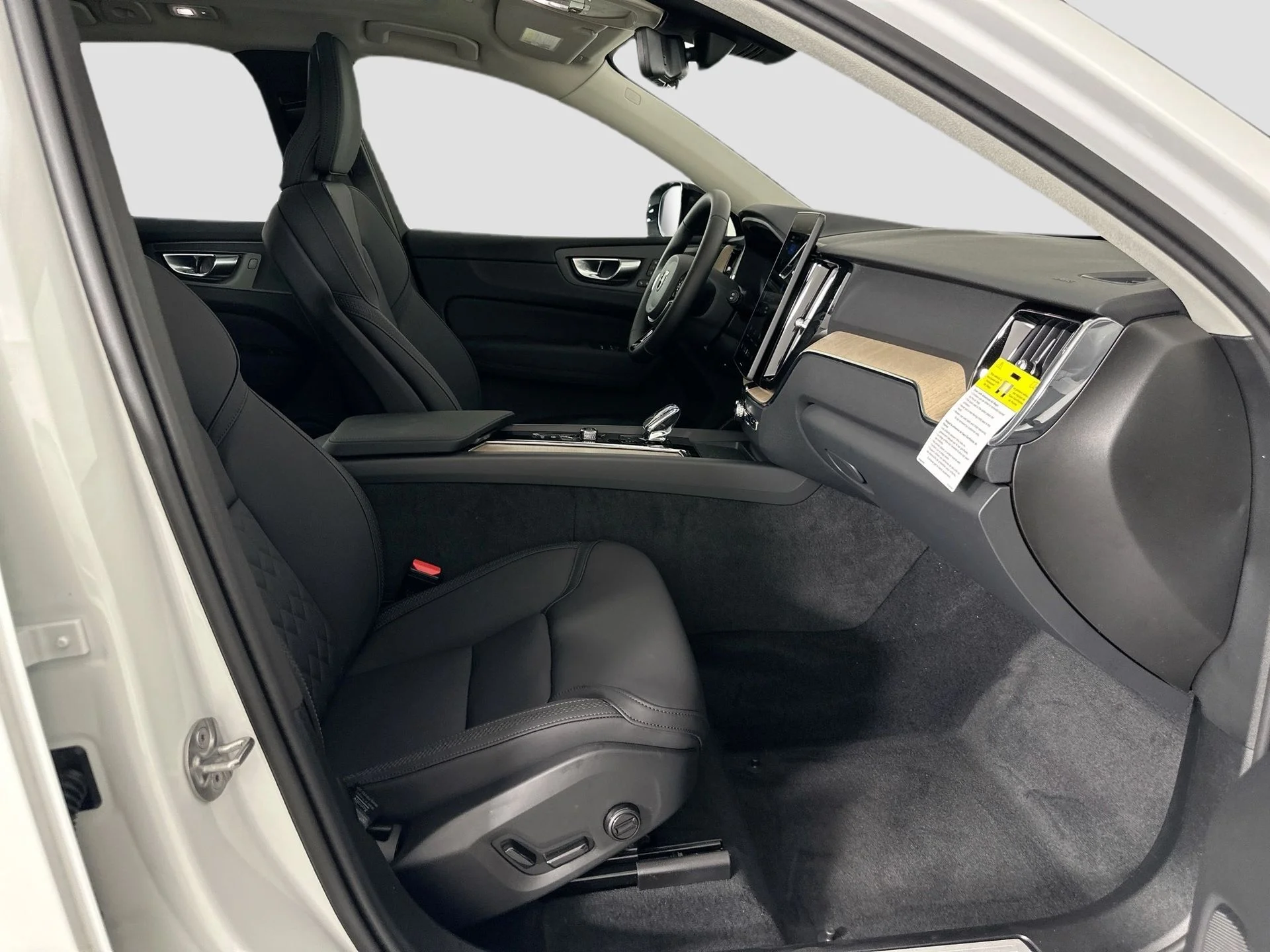 2026 Volvo XC60 Plus - Photo 26