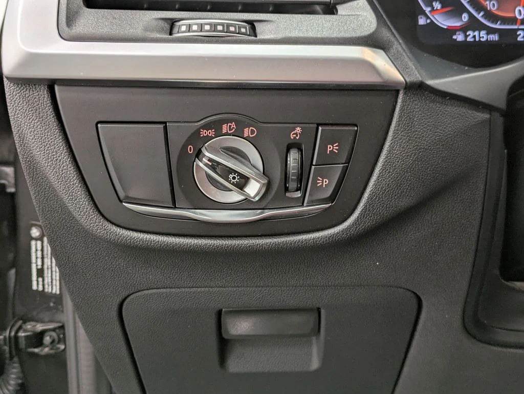 Used 2022 Gray BMW xDrive30i image 21