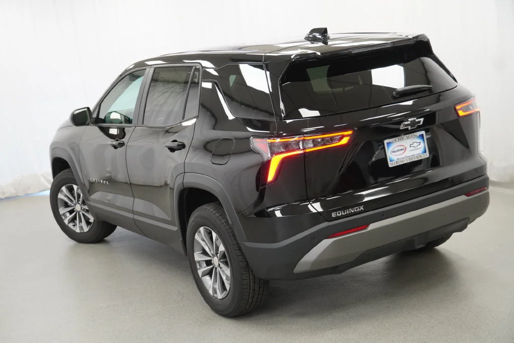 New 2027 Mosaic Black Metallic Chevrolet LT image 16