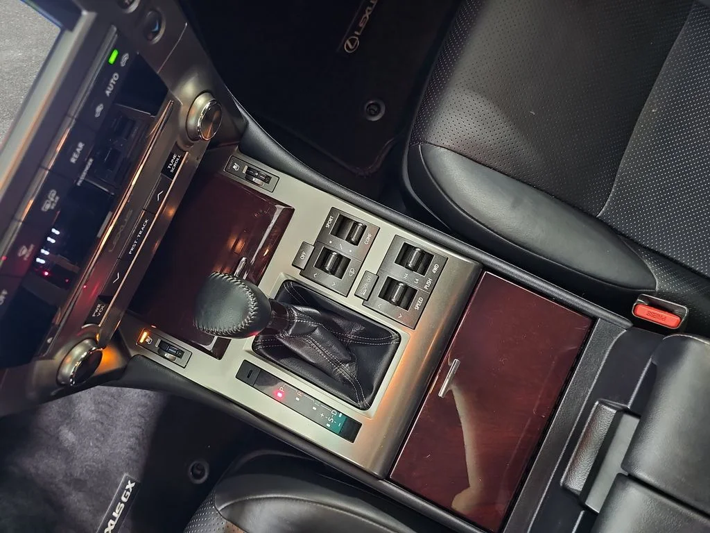 Used 2017 White Lexus 460 Luxury image 27