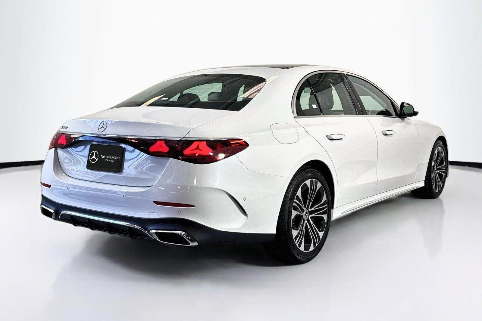 New 2026 Manufaktur Moonlight White Metallic Mercedes-Benz E 350 image 5