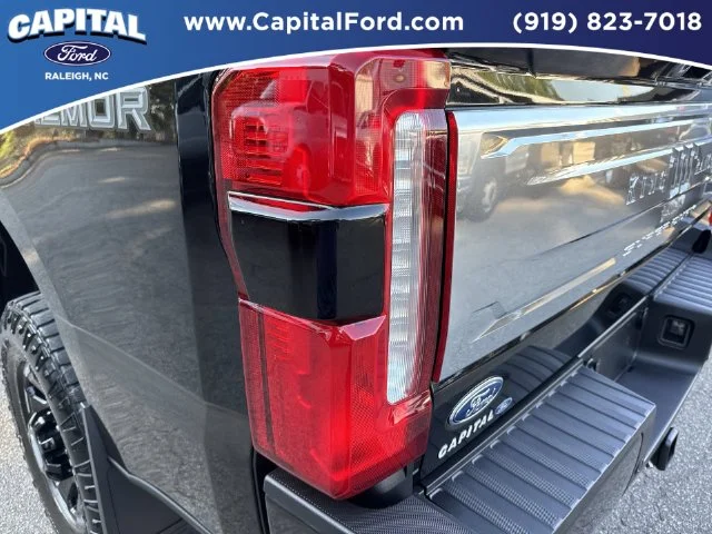 Used 2025  Ford King Ranch image 15