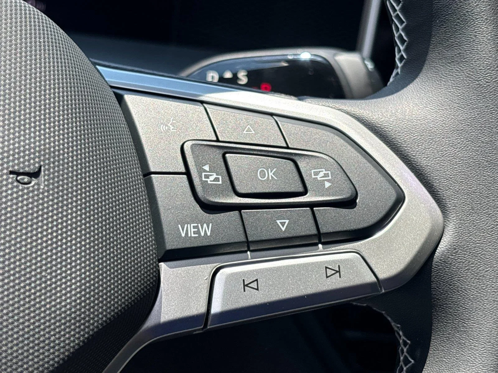New 2026 platinum gray metallic Volkswagen SE image 20