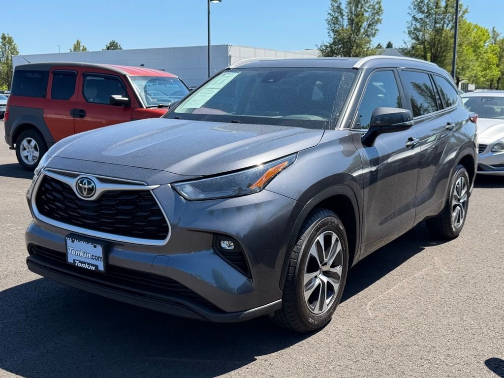 Used 2023 Magnetic Gray Metallic Toyota XLE image 4