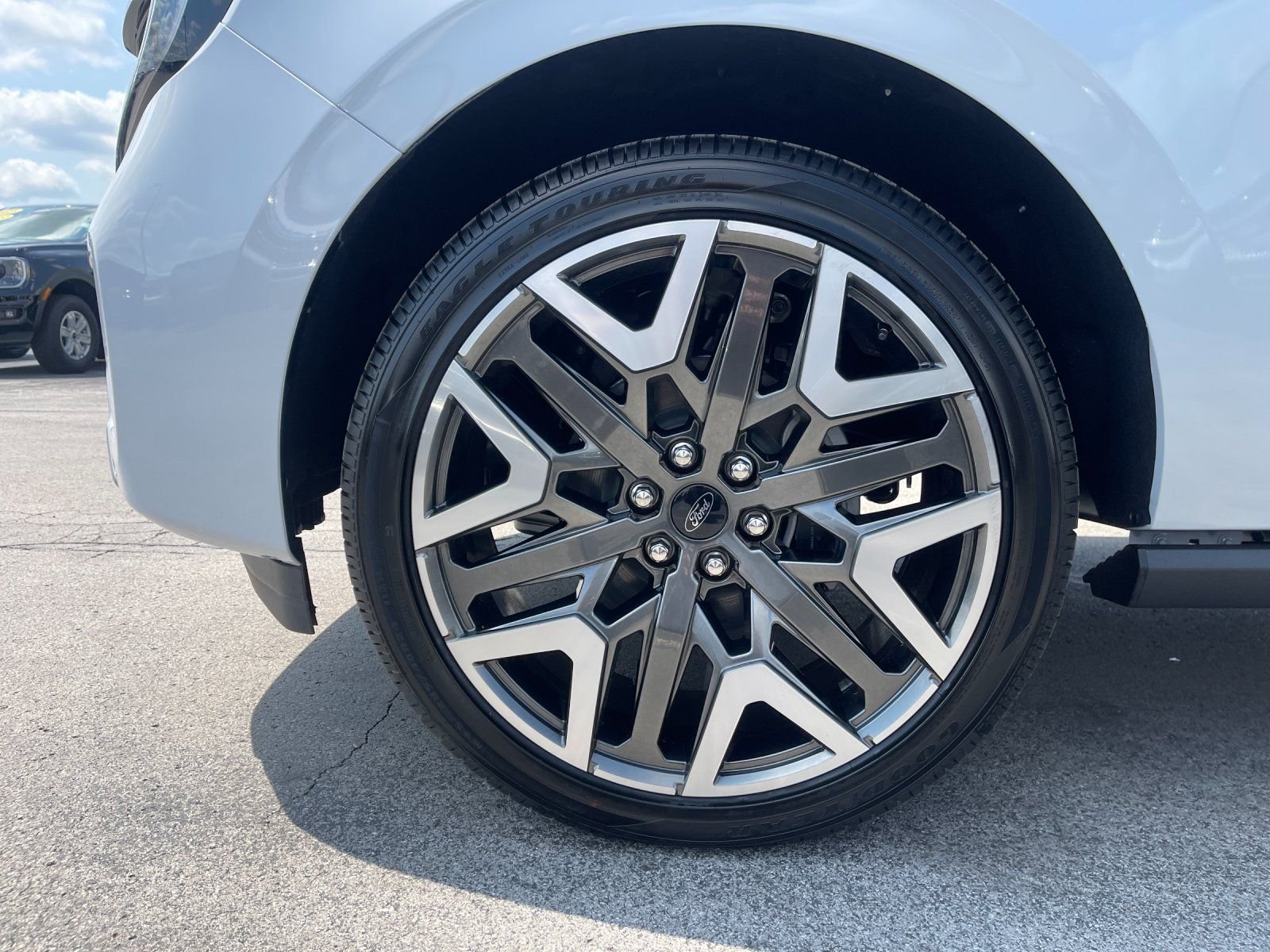 New 2026 Space Silver Metallic Ford Platinum® image 33
