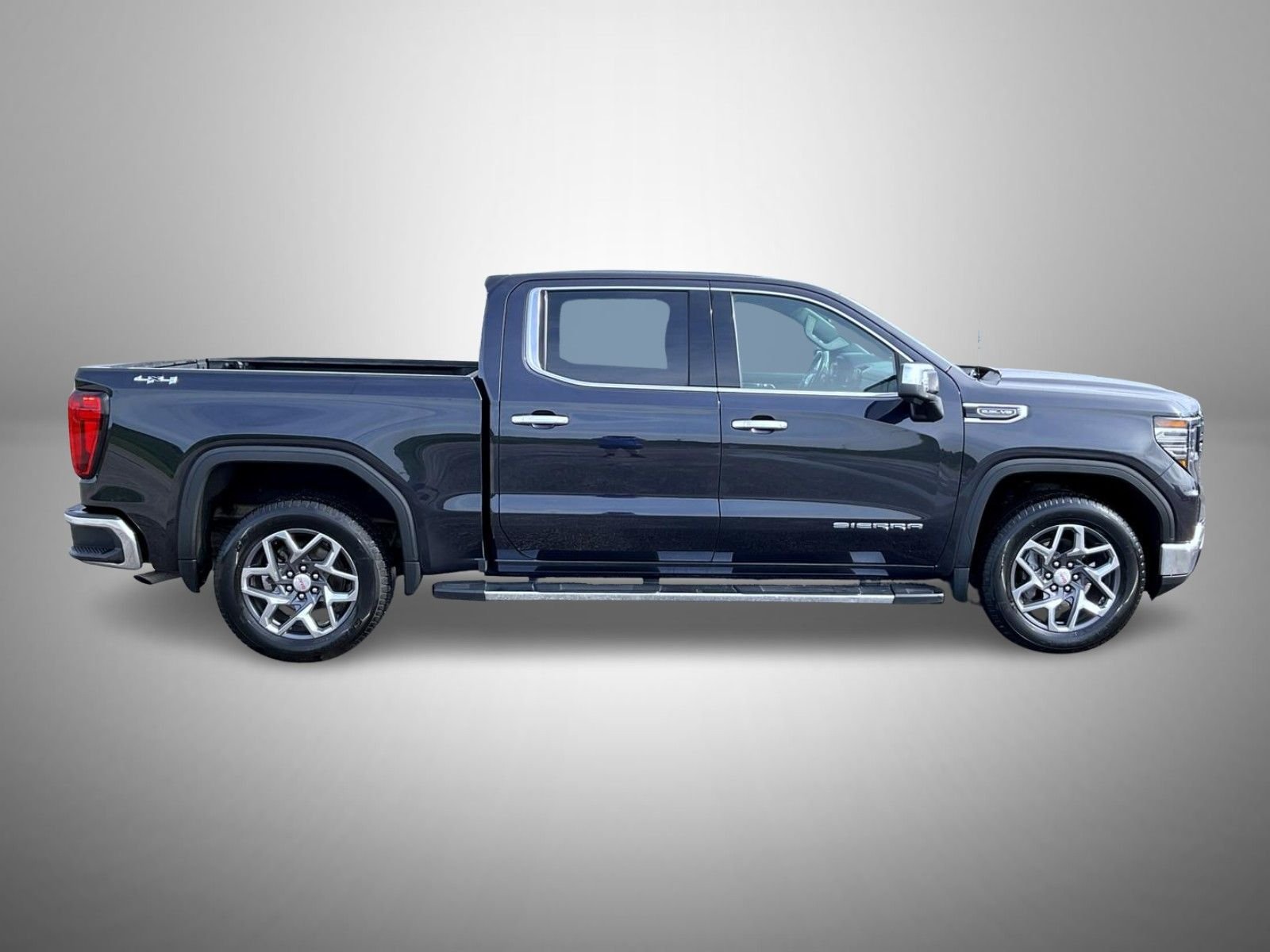 Used 2022 Silver GMC SLT image 4