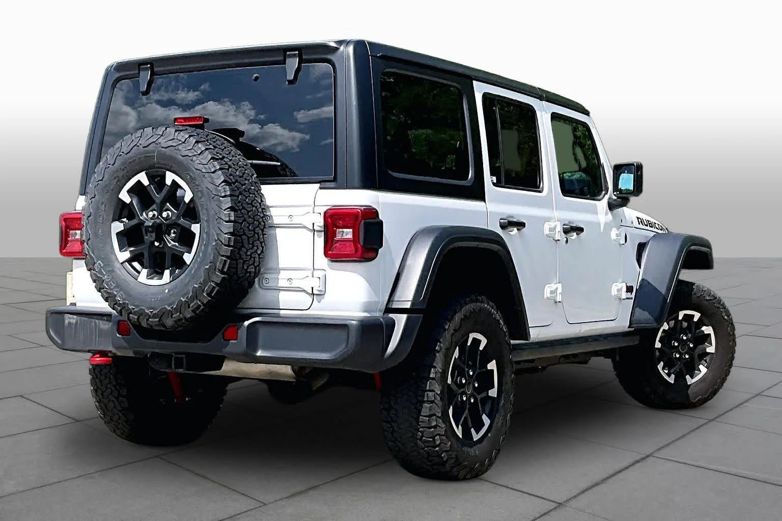 Certified Used 2025 Bright White Clearcoat Jeep Rubicon image 13