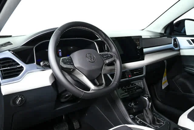 New 2026 Deep Black Pearl Volkswagen SE image 4