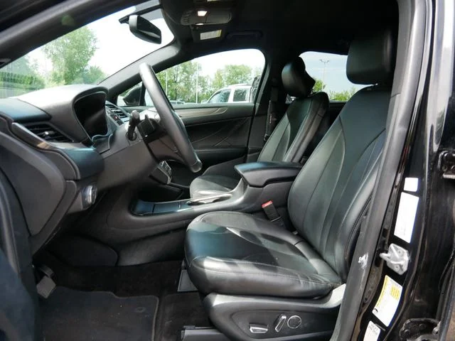 Used 2018 Velvet Lincoln Premiere image 14