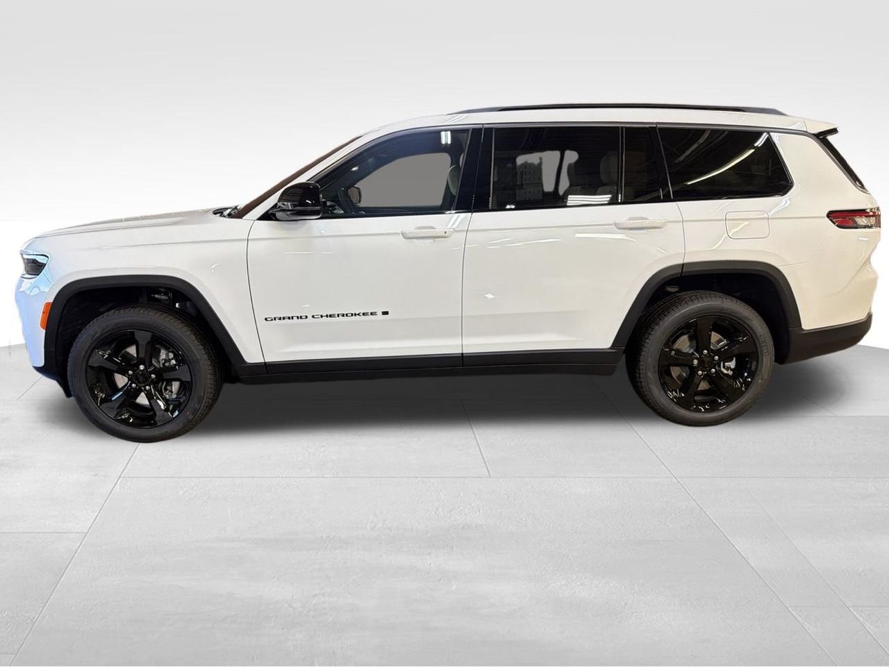 New 2026 Bright White Clear-Coat Exterior Paint Jeep Limited image 2