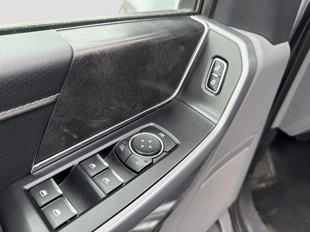 Used 2025 Silver Ford XLT image 12
