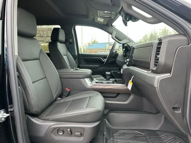 2026 GMC Sierra 1500 SLT - Photo 7