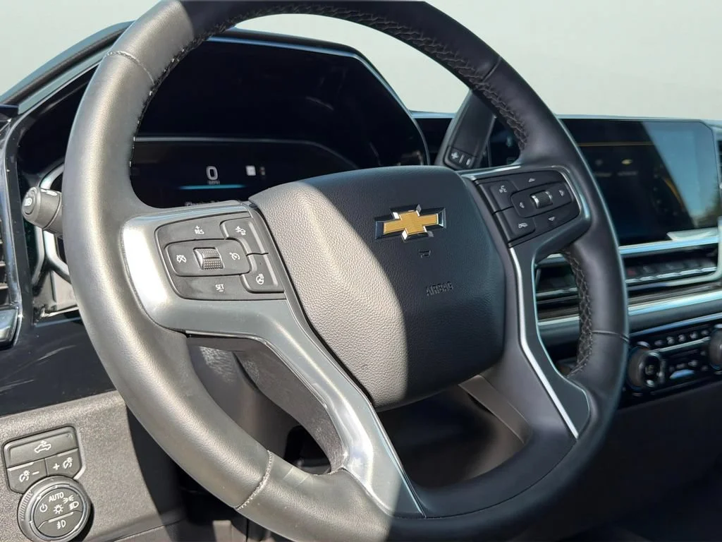 Used 2026 Summit White Chevrolet LT image 40