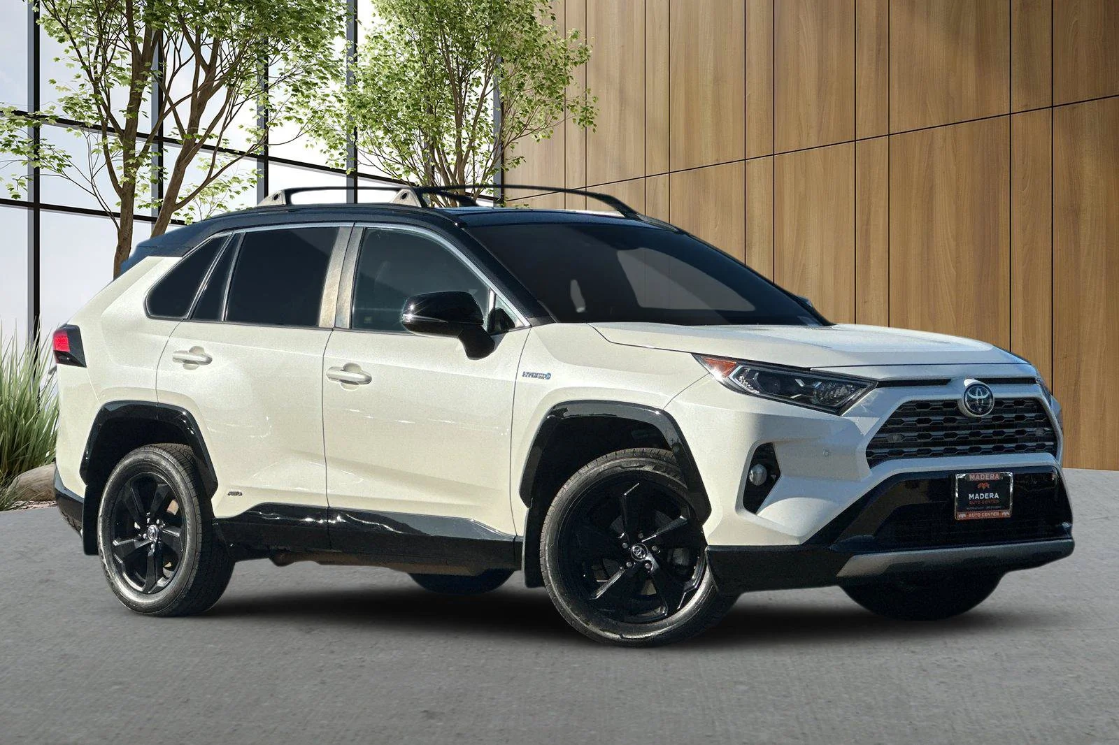 Used 2020  Toyota Hybrid XSE image 1