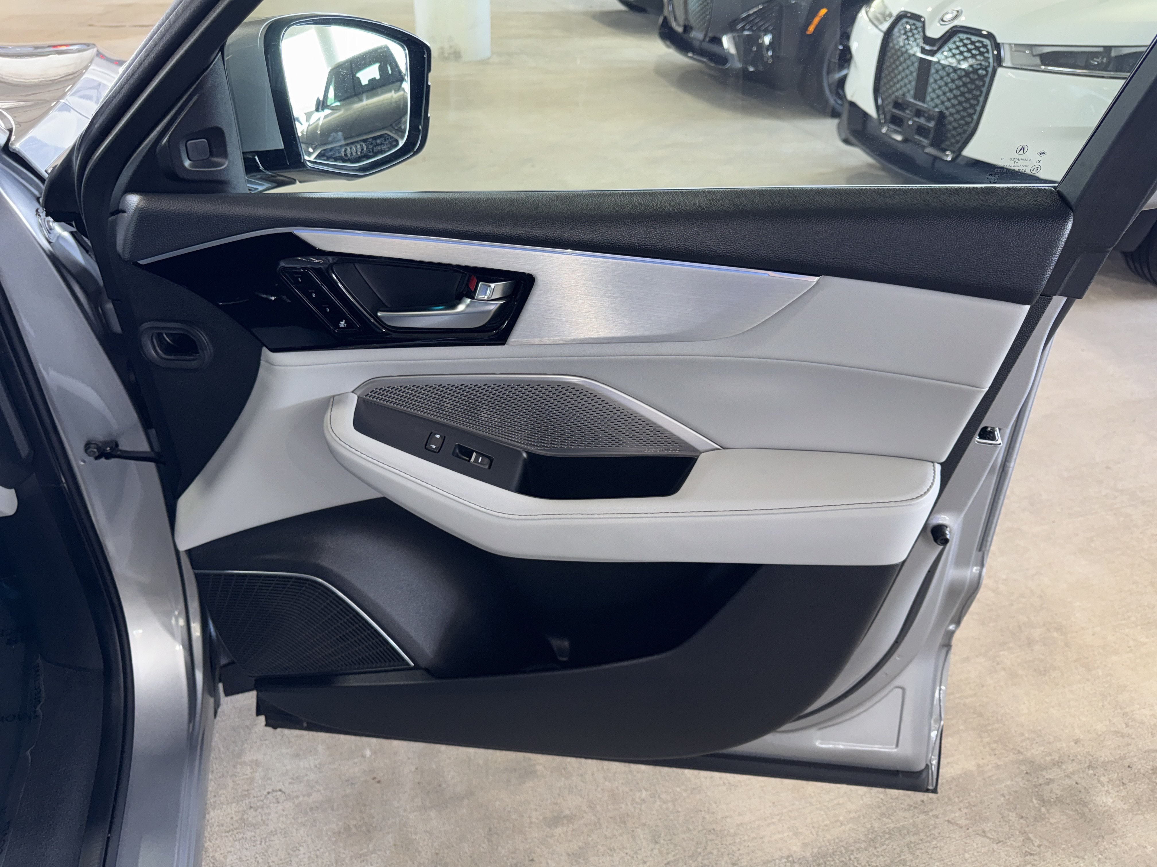 Used 2023 Lunar Silver Metallic Acura w/Technology Package image 9