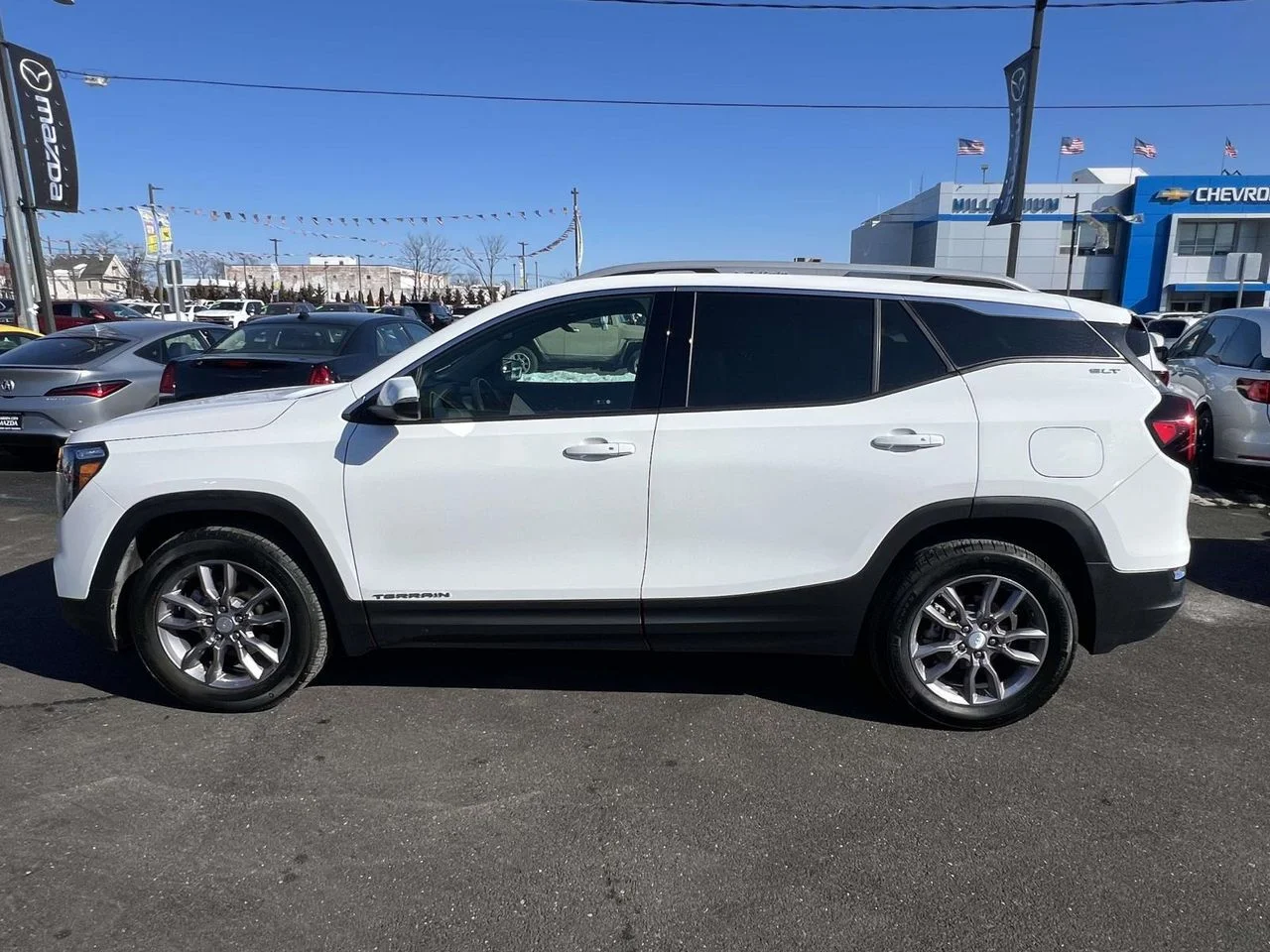 Used 2022 Summit White GMC AWD SLT image 13