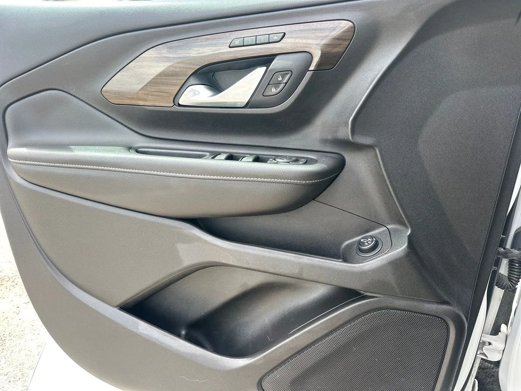 Used 2018 White GMC Denali image 10
