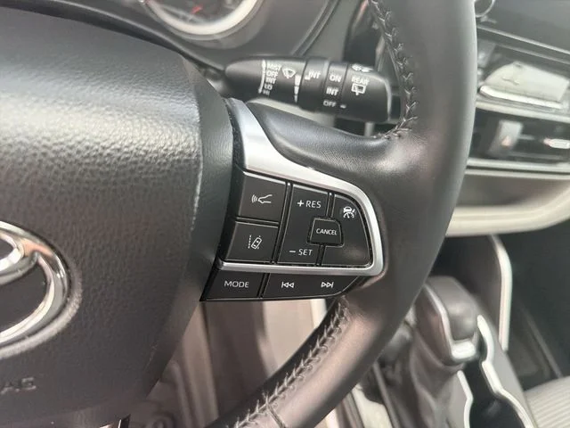Used 2021 Silver Toyota LE image 18