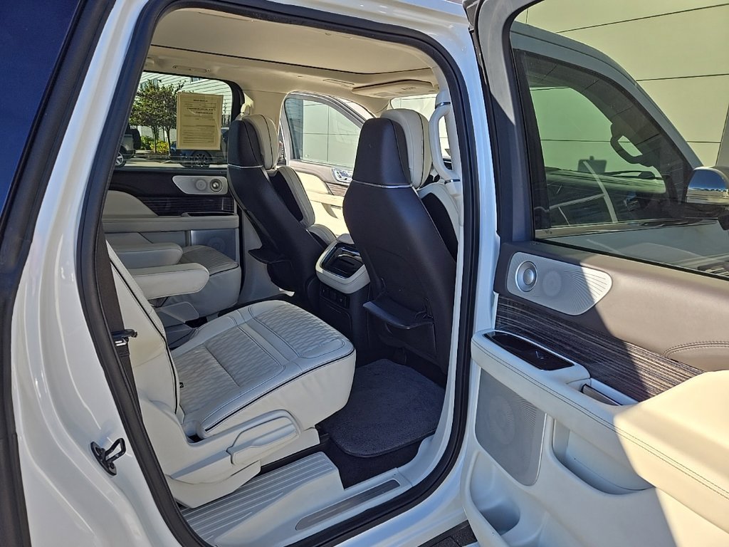 Used 2022 White Metallic Lincoln Black Label image 19