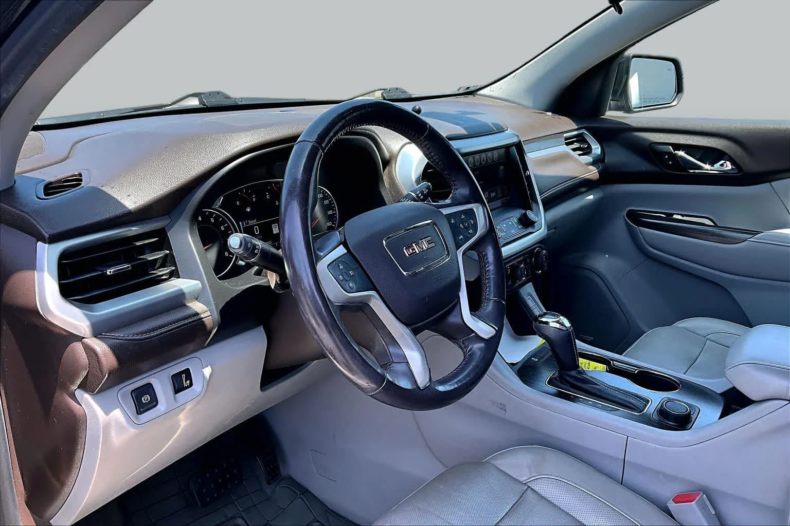 Used 2018 Iridium Metallic GMC SLT image 17