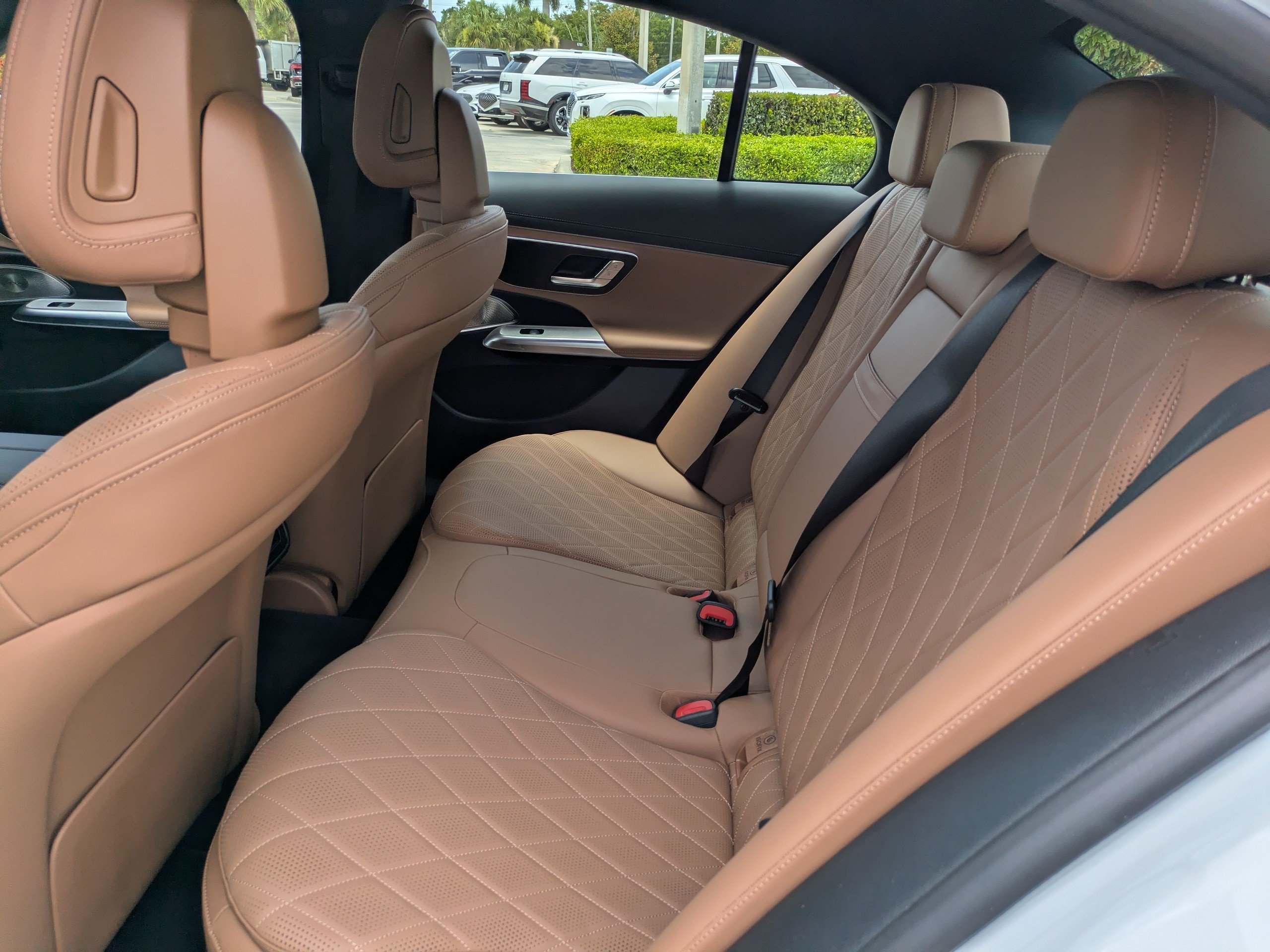 2025 Mercedes-Benz E-Class E450 - Photo 13