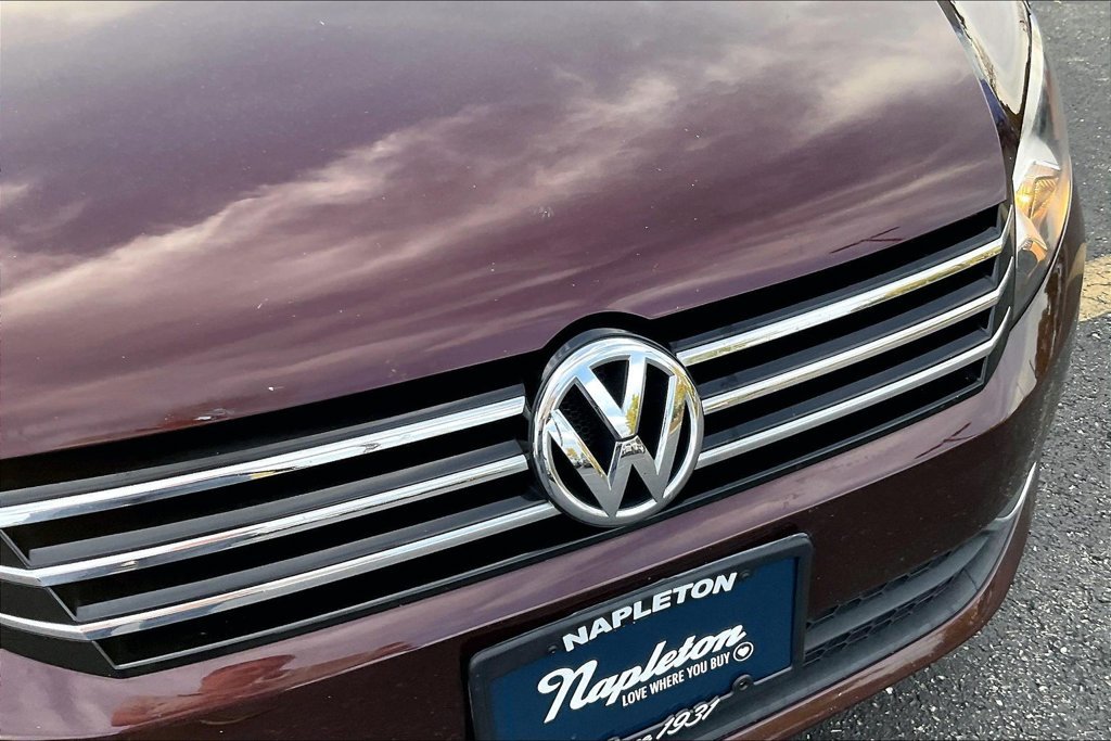 Used 2013 Red Volkswagen 2.5 SE image 34
