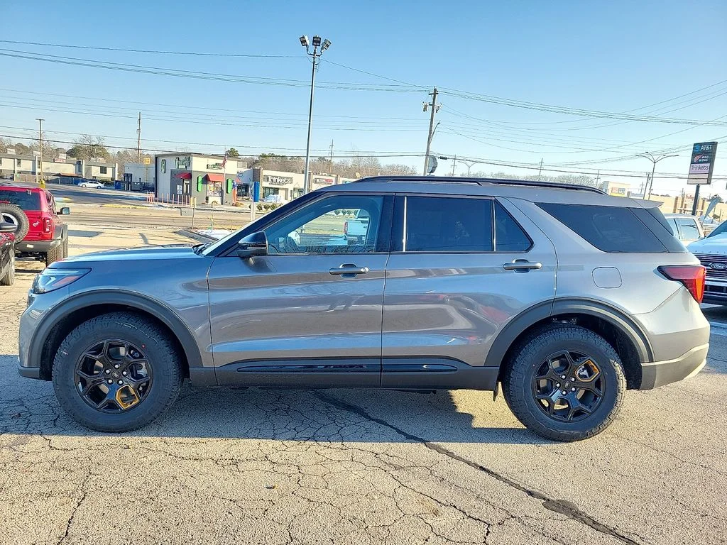 New 2026 Carbonized Gray Metallic Ford Tremor® image 3