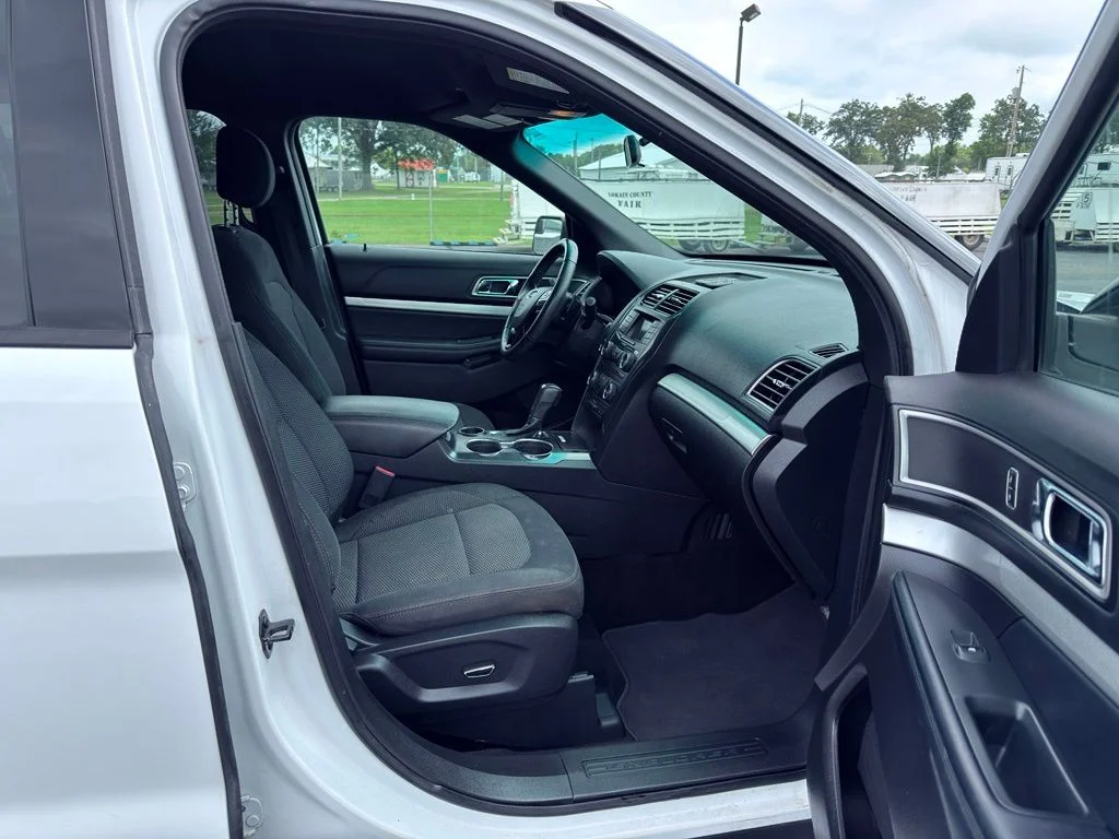 Used 2017 White Ford XLT image 31