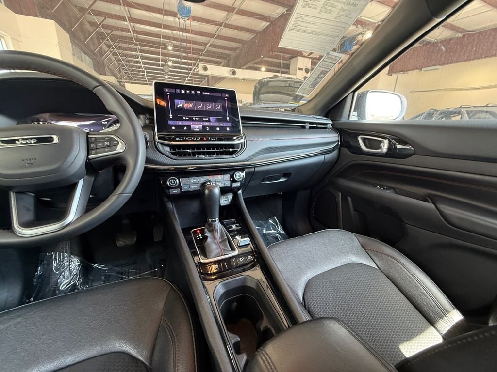 Used 2025 Silver Jeep Trailhawk image 15