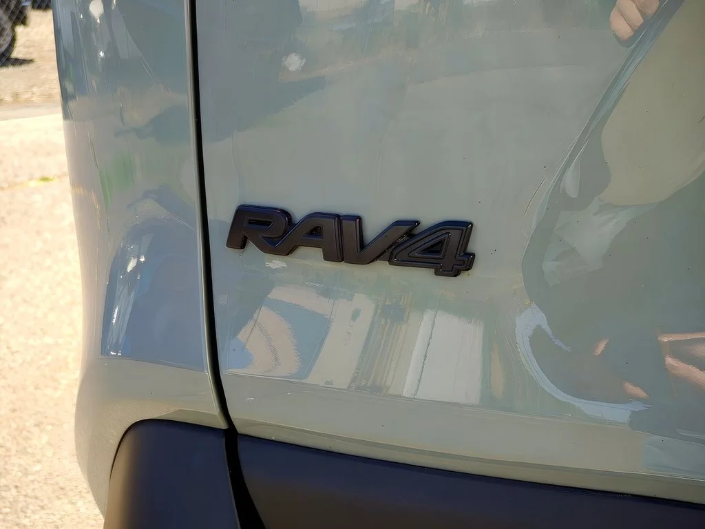 2023 Toyota RAV4 XLE - Photo 10